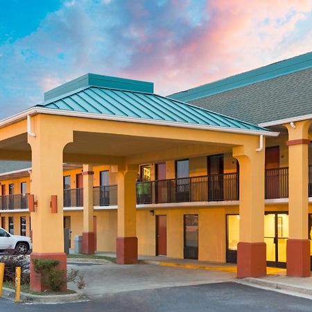 Super 8 By Wyndham Orangeburg Near I-26 Hotel Екстериор снимка
