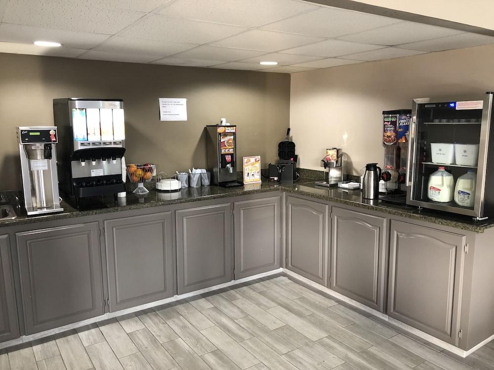 Super 8 By Wyndham Orangeburg Near I-26 Hotel Екстериор снимка