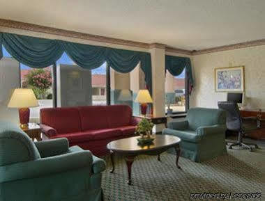 Super 8 By Wyndham Orangeburg Near I-26 Hotel Екстериор снимка