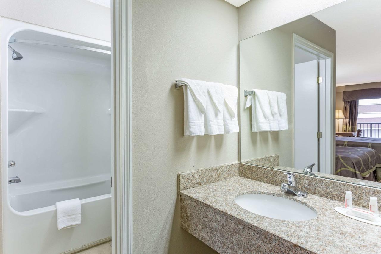 Super 8 By Wyndham Orangeburg Near I-26 Hotel Екстериор снимка