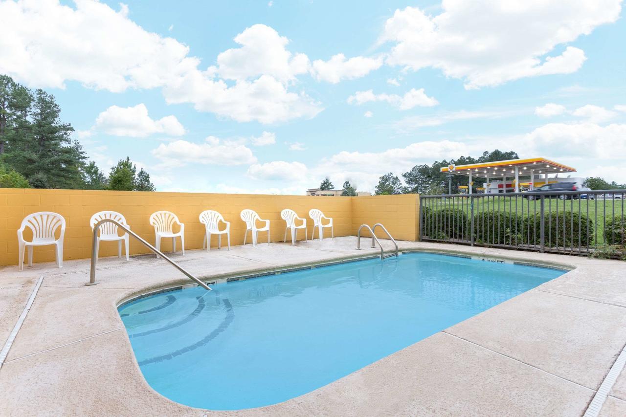 Super 8 By Wyndham Orangeburg Near I-26 Hotel Екстериор снимка
