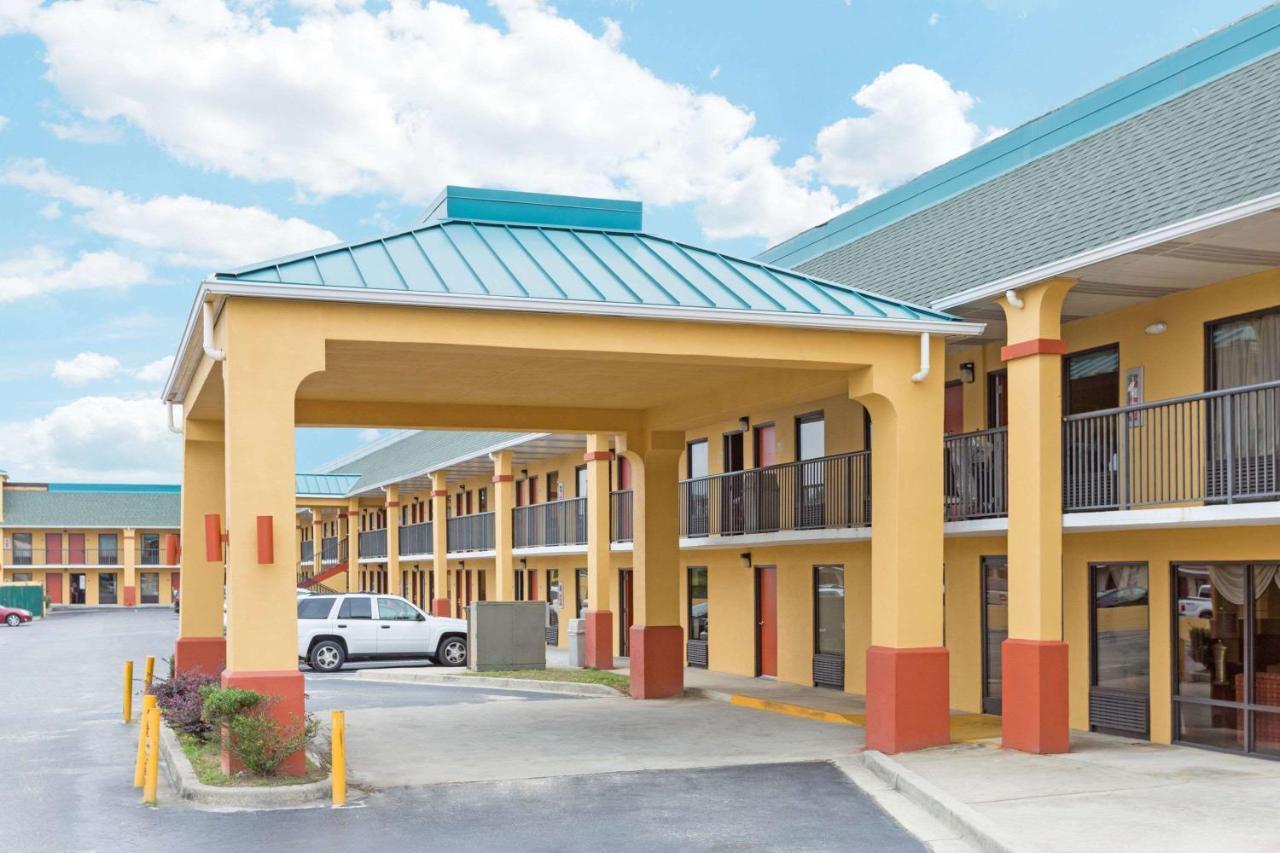 Super 8 By Wyndham Orangeburg Near I-26 Hotel Екстериор снимка